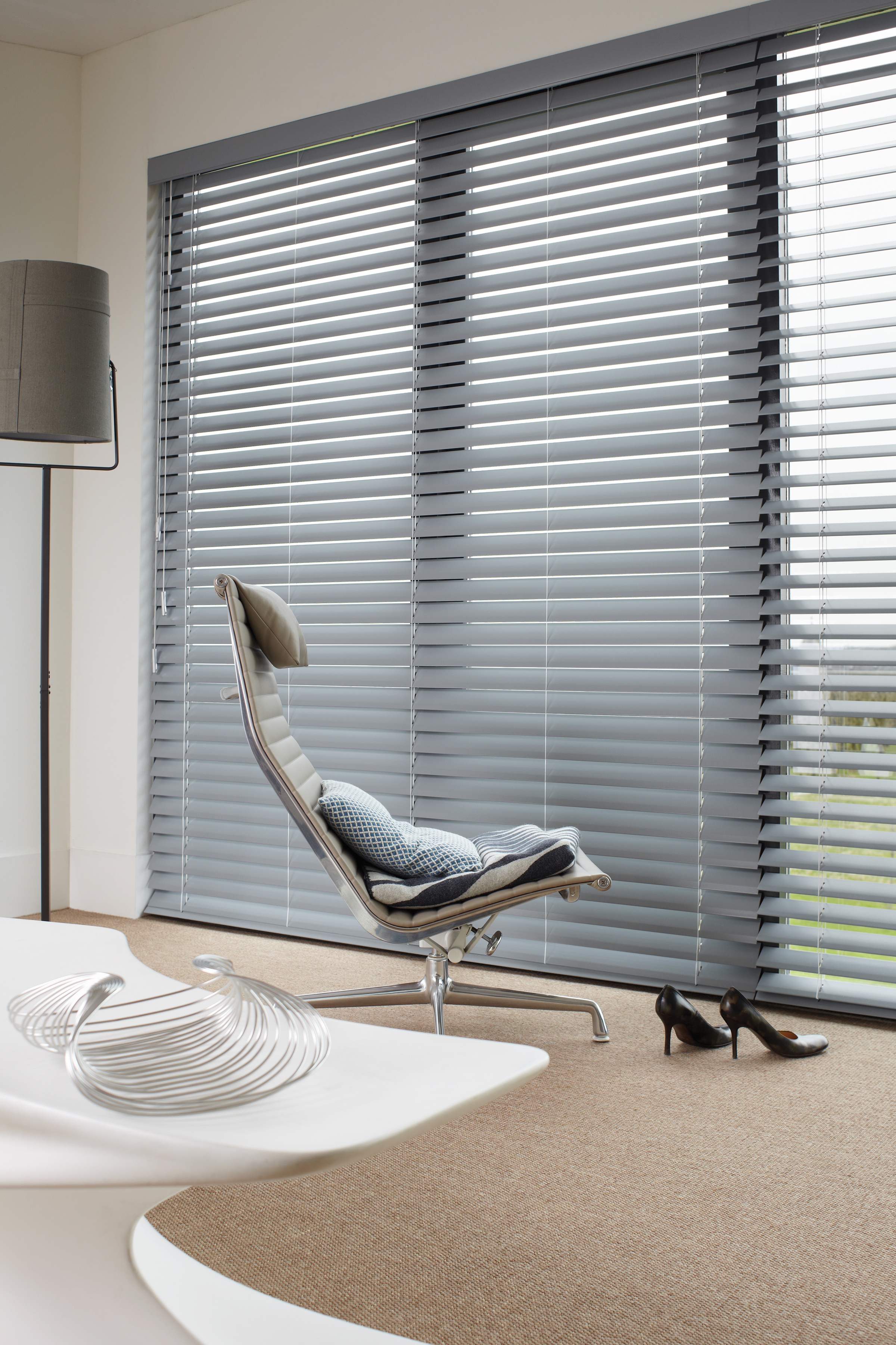 elektrische aluminium jaloezieen houten jaloezie 235 n in jouw woonkamer inhuis plaza elektrische aluminium jaloezieen houten jaloezie 235 n in jouw woonkamer inhuis plaza