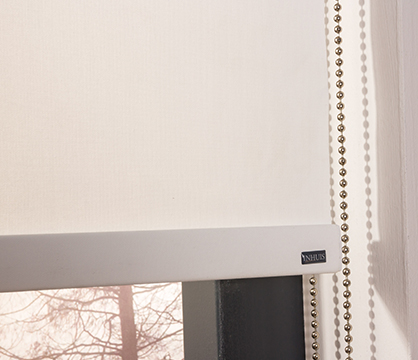 Lichtdoorlatende rolgordijnen zorgen voor voldoende privacy en licht ... Lichtdoorlatende rolgordijnen zorgen voor voldoende privacy en licht ...